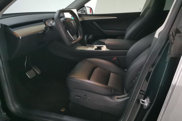 特斯拉 Model Y 2022款 后轮驱动版中控内饰19