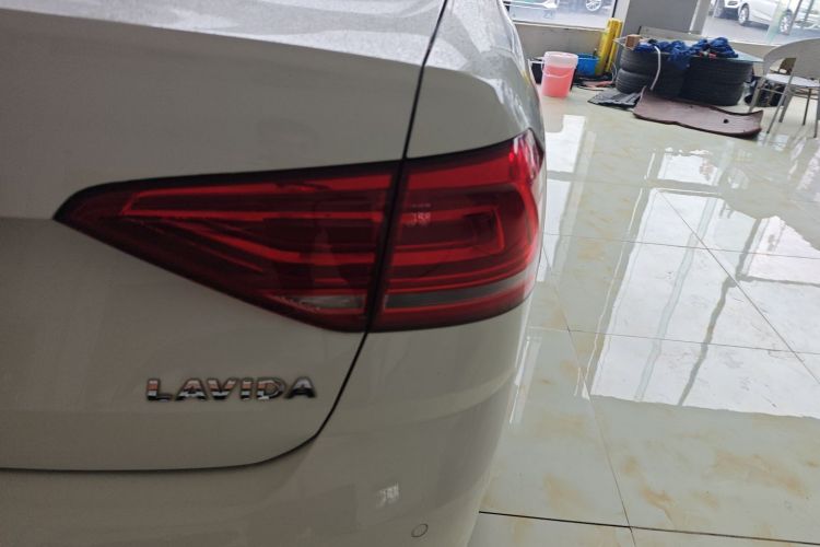 大众 朗逸 2017款 1.6L 自动风尚版车身外观9