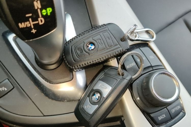 宝马3系 2015款 320i 超悦版时尚型中控内饰11