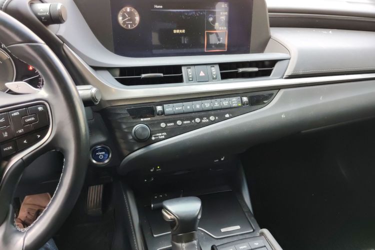 雷克萨斯ES 2020款 300h 卓越版中控内饰16