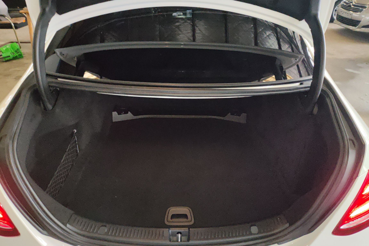 奔驰E级 2017款 E 200 运动型 4MATIC局部细节23