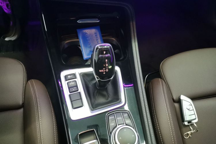 宝马1系 2021款 改款 120i M运动曜夜版中控内饰18