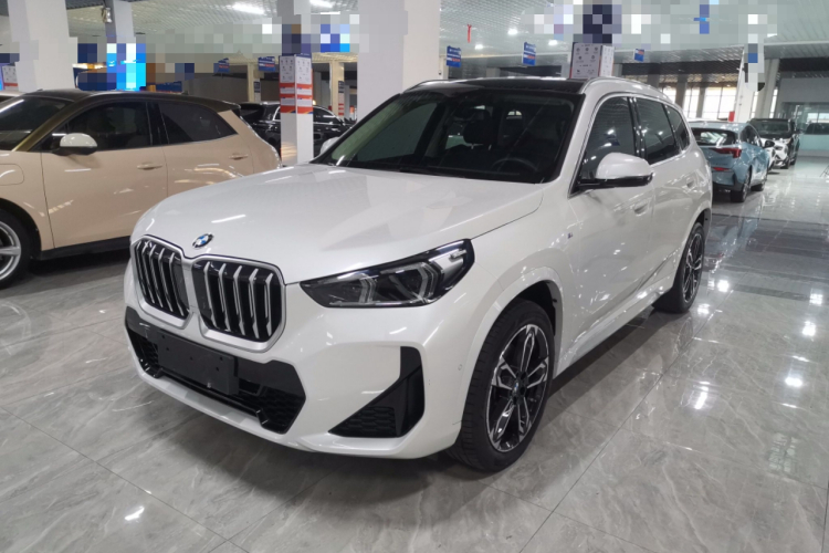 宝马X1 2023款 sDrive25Li M运动套装车身外观1