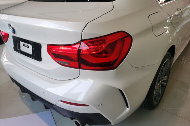 宝马1系 2021款 改款 120i M运动版车身外观6006