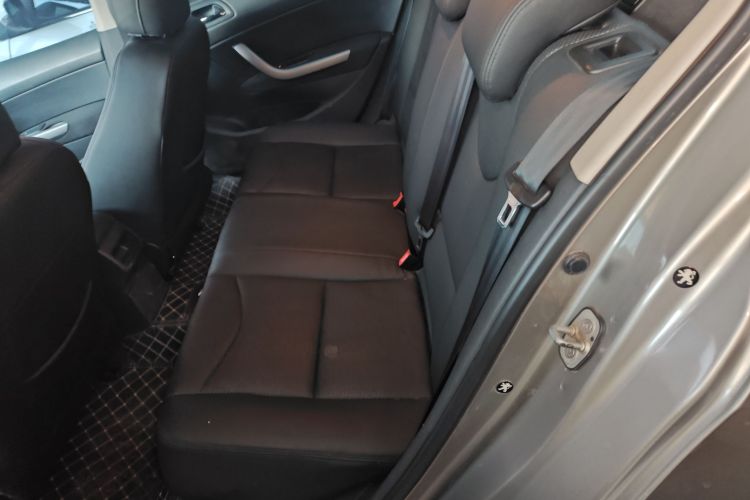 标致408 2013款 2.0L 手动舒适版中控内饰21