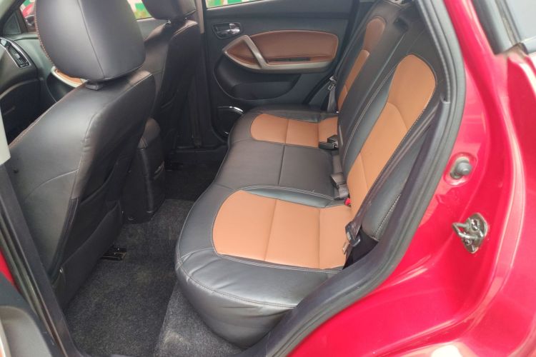 海马S5 2015款 1.5T CVT旗舰型中控内饰21