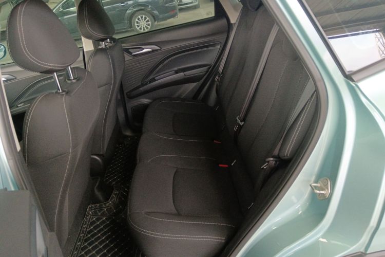 哪吒汽车 哪吒V 2021款 标准续航娱乐版升级型中控内饰21