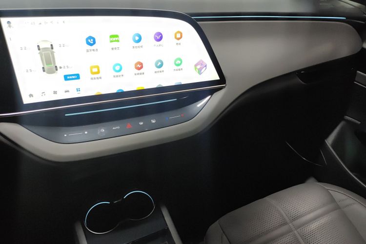 红旗EH7 2024款 690 Pro中控内饰16