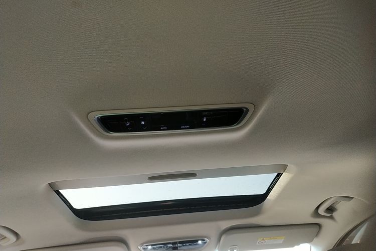 上汽大通MAXUS 大通G90 2022款 2.0T 星辰七座版中控内饰22