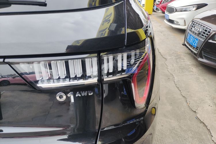 领克01 2021款 2.0TD 四驱暗夜版车身外观9