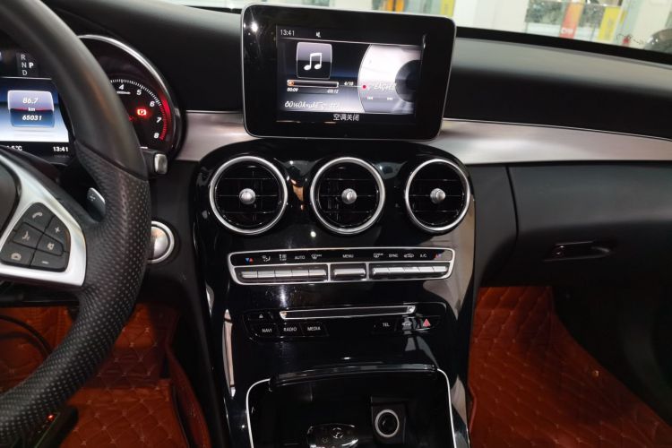 奔驰C级 2017款 改款 C 200 运动版局部细节16