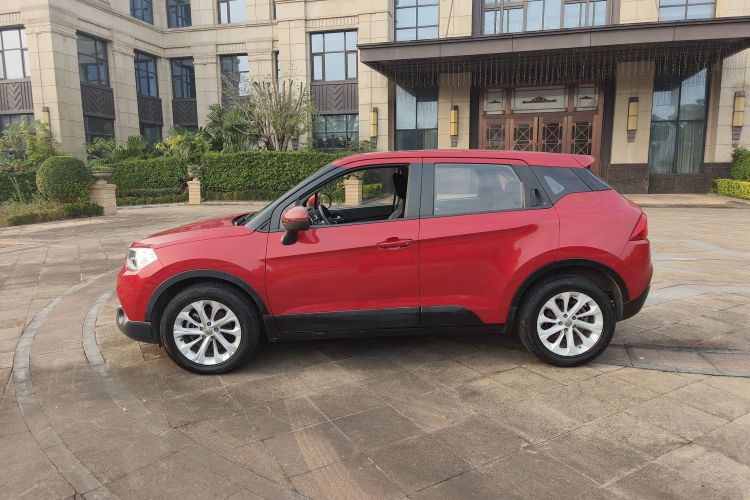 中华V3 2016款 1.5L 自动精英型车身外观4