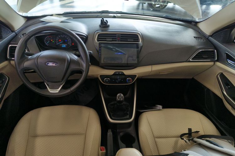 福特 福睿斯 2017款 改款 1.5L 手动舒适型中控内饰12