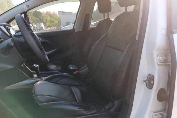 标致2008 2015款 1.6L 自动玩酷版中控内饰19