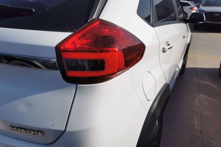 奇瑞 瑞虎3X 2018款 1.5L 自动舒适版车身外观9