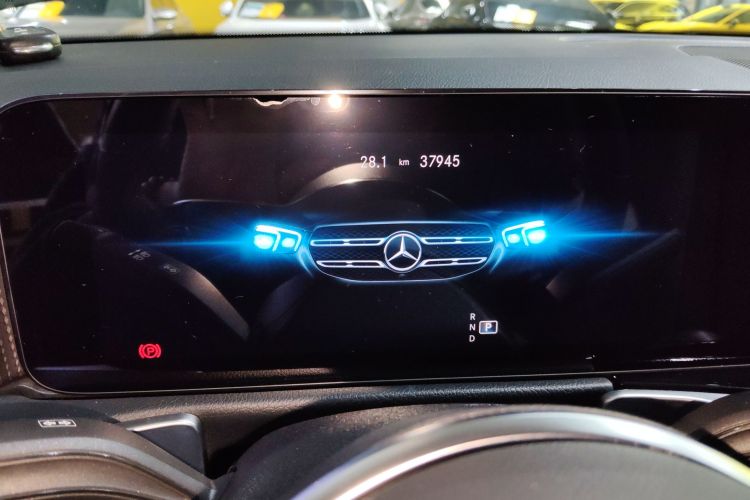 奔驰GLB 2021款 GLB 200 动感型中控内饰14