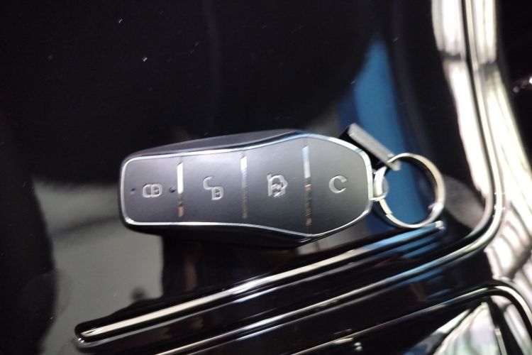 比亚迪 汉 2025款 DM-i 125KM尊贵型中控内饰7001