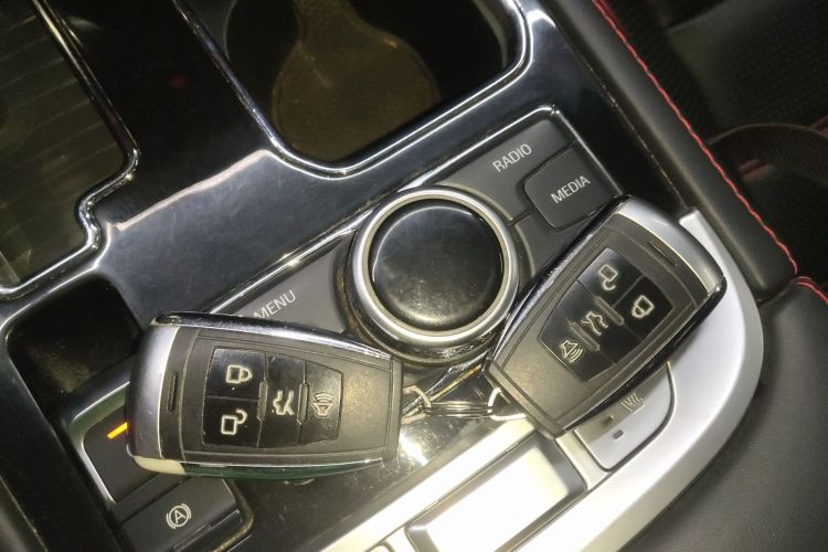 北京越野 北京BJ40 2018款 PLUS 2.3T 自动四驱尊享版 国V中控内饰11