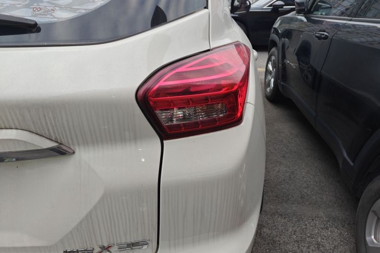 北京汽车 绅宝X35 2016款 1.5L 自动精英版车身外观6006