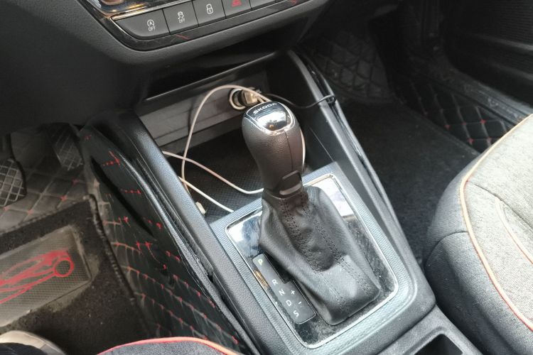 斯柯达 柯米克 2018款 1.5L 自动舒适版 国VI中控内饰18