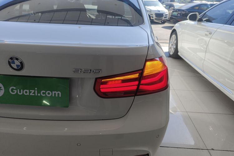 宝马3系 2018款 320i M运动套装车身外观9