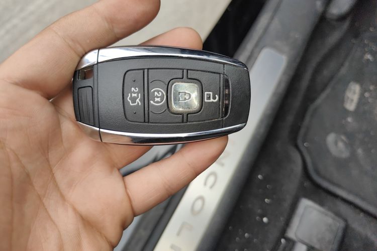 林肯大陆 2018款 2.0T 两驱尊雅版中控内饰7001