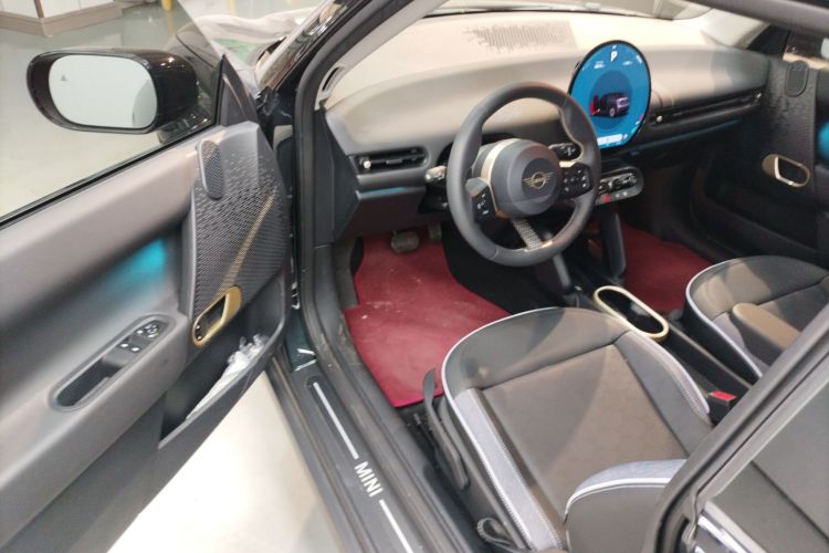 电动MINI COOPER 2025款 456km COOPER E 经典派中控内饰20