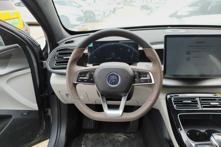 比亚迪 秦PLUS 2024款  荣耀版 DM-i 120KM超越型局部细节13