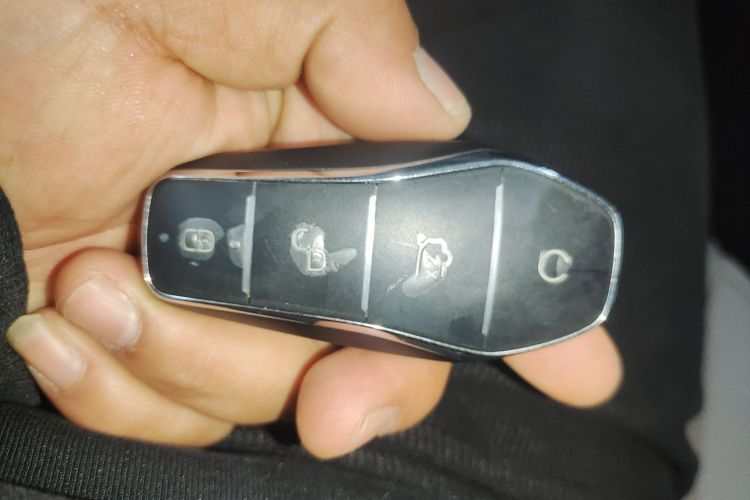 比亚迪 汉 2025款 EV 701KM激光雷达智驾型中控内饰7001