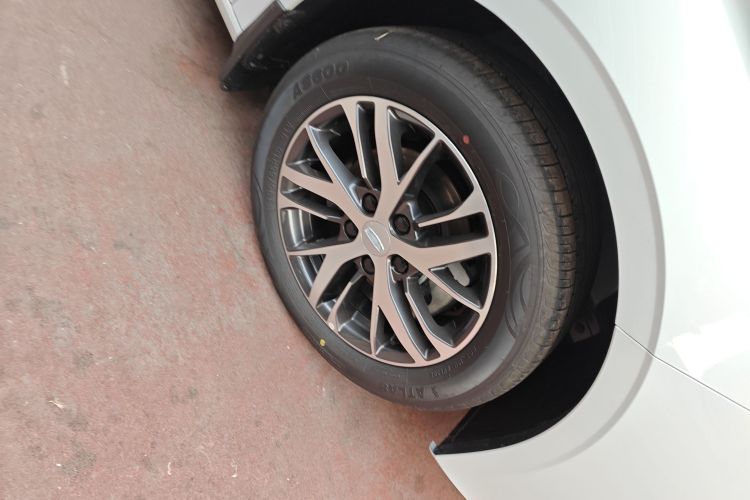 吉利汽车 帝豪 2026款 第4代 400万纪念款 1.5L 手动超越型车身外观10