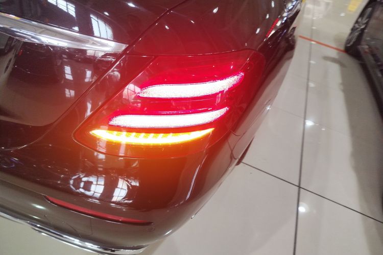 奔驰E级 2018款 改款 E 200 L车身外观6006