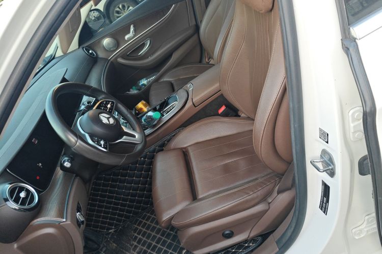 奔驰E级 2019款 E 260 L中控内饰19