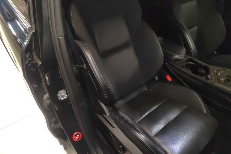 领克01 2021款 2.0TD 四驱暗夜版局部细节41