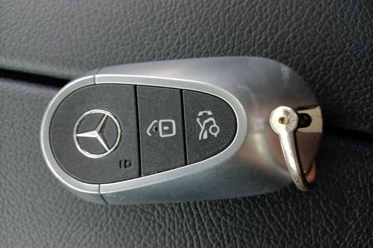 奔驰C级 2023款 改款二 C 260 L 运动版中控内饰7001