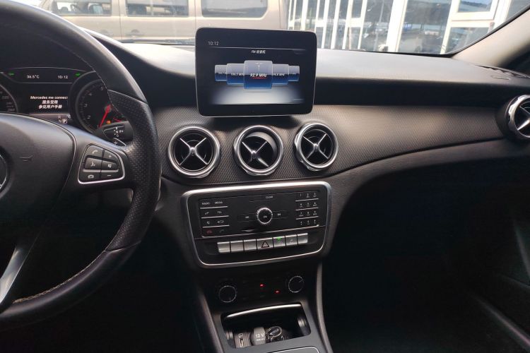 奔驰GLA 2018款 GLA 200 动感型局部细节16