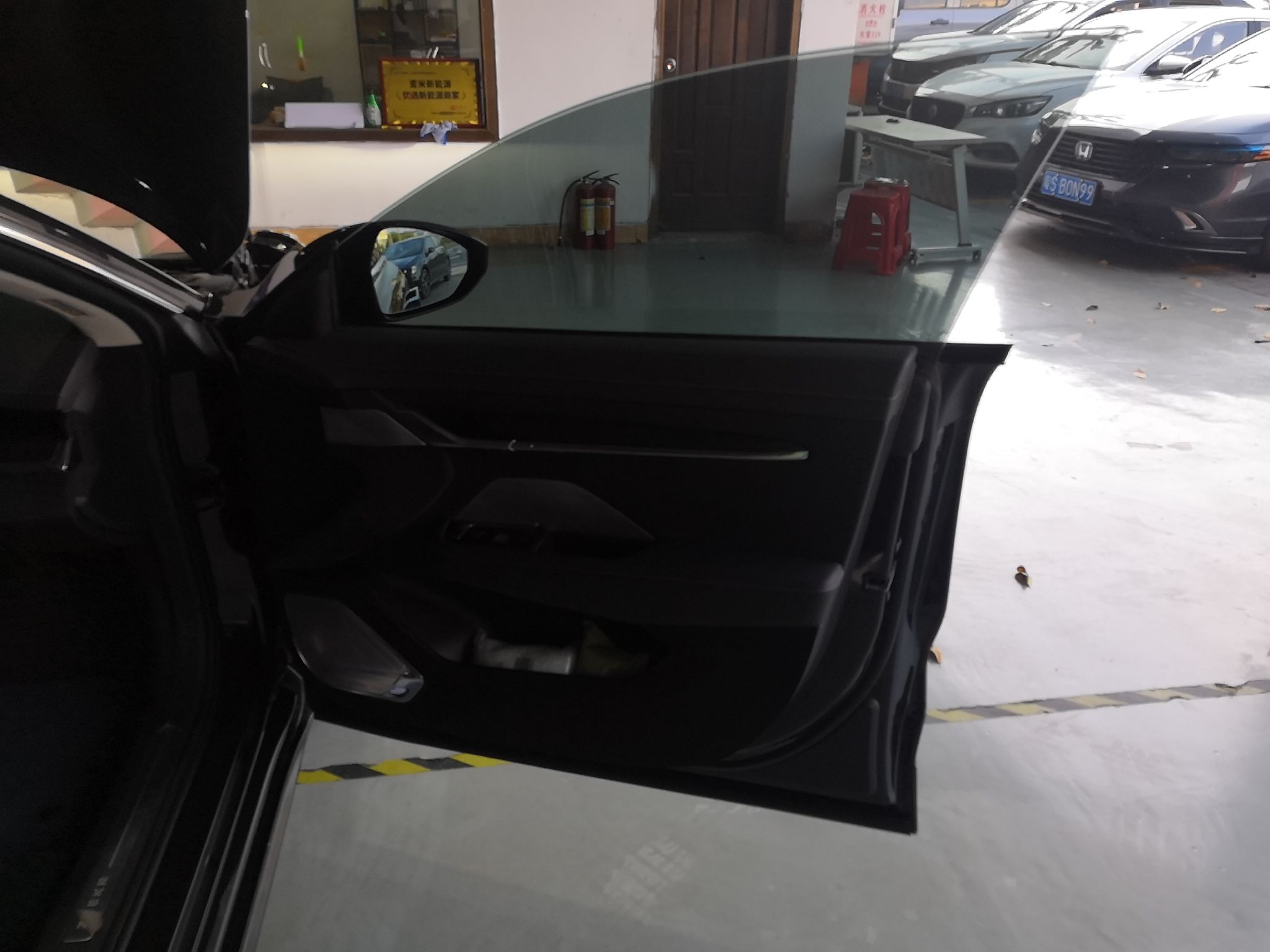 极氪001 2022款 长续航双电机 WE版