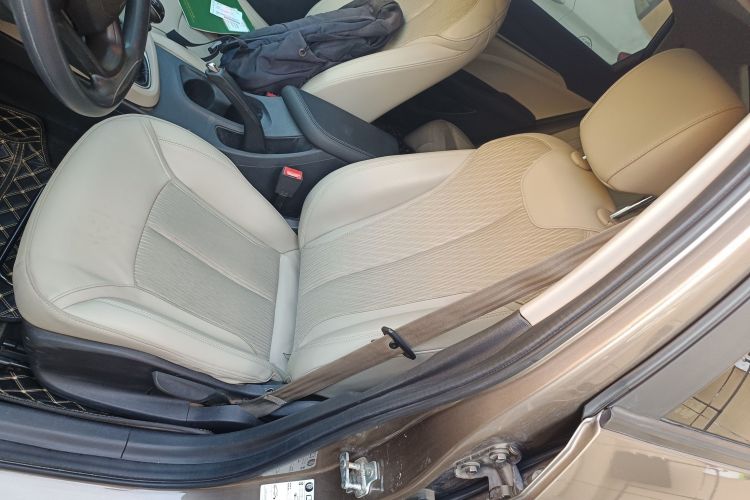 别克 英朗 2016款 15N 手动精英型中控内饰19