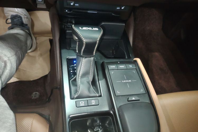 雷克萨斯ES 2020款 200 卓越版中控内饰18