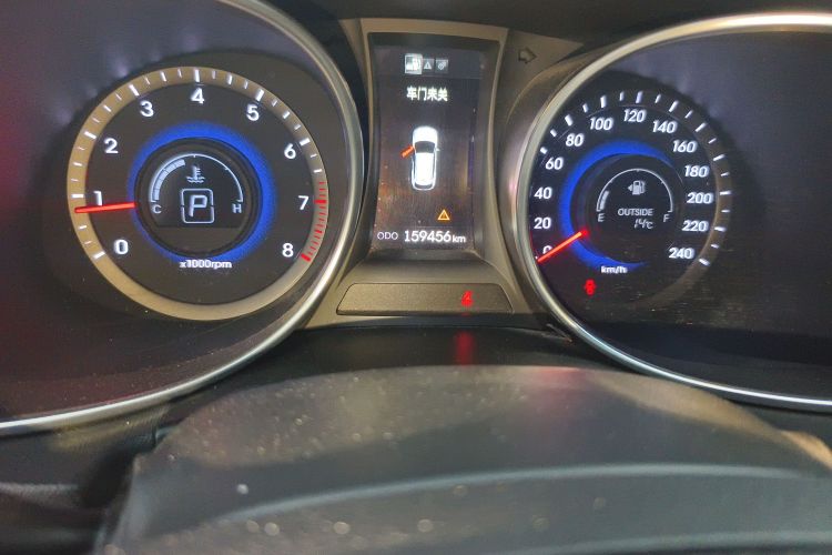 现代 胜达 2013款 2.4L 自动四驱智能型中控内饰15