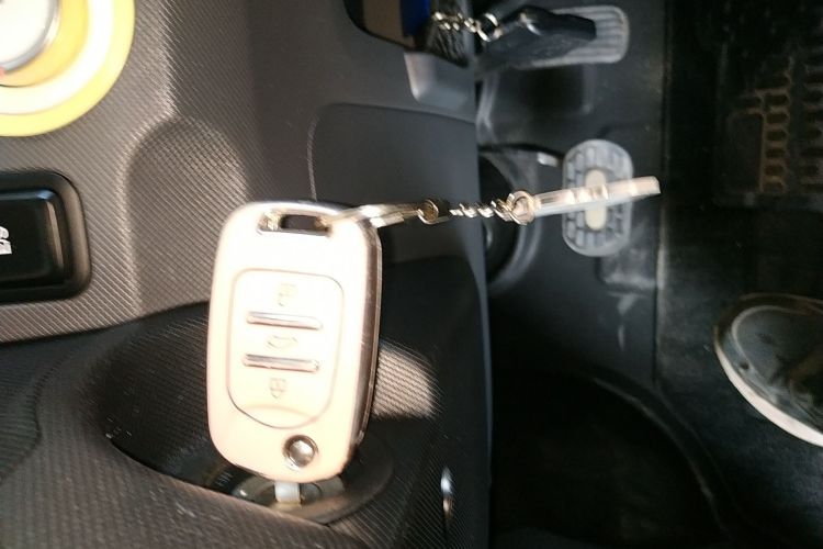 五菱汽车 宏光MINIEV 2021款 马卡龙时尚款 磷酸铁锂中控内饰7001