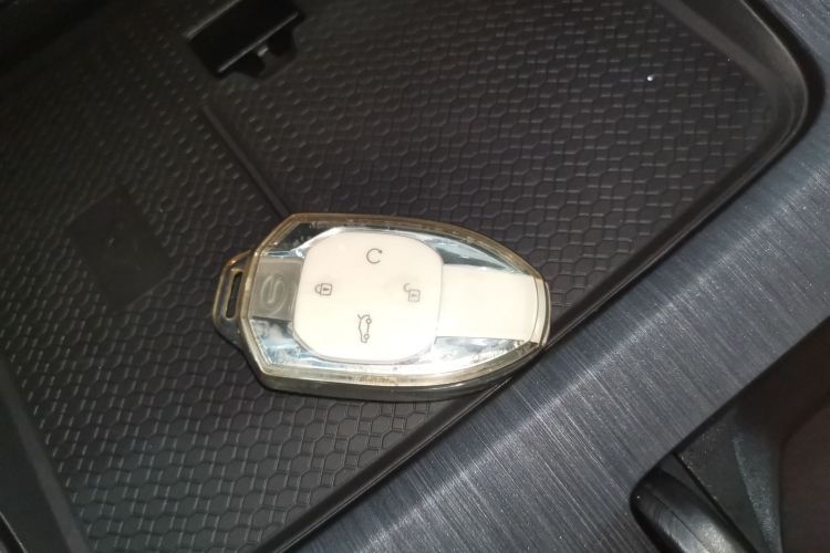 广汽传祺 传祺GS8 2024款 领航系列 2.0TGDI 两驱豪华智联版中控内饰11