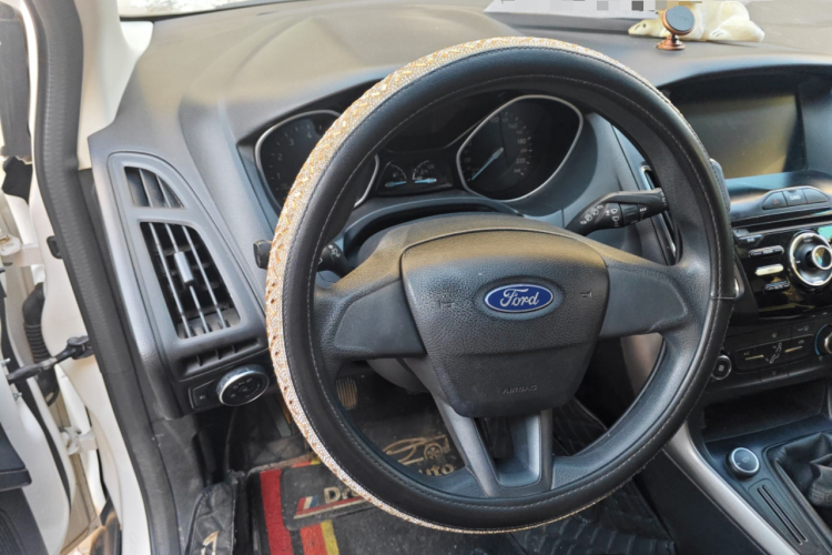 福特 福克斯 2017款 两厢 1.6L 手动舒适型智行版中控内饰13