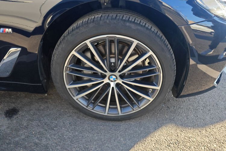 宝马5系 2023款 530Li 领先型 M运动套装车身外观10