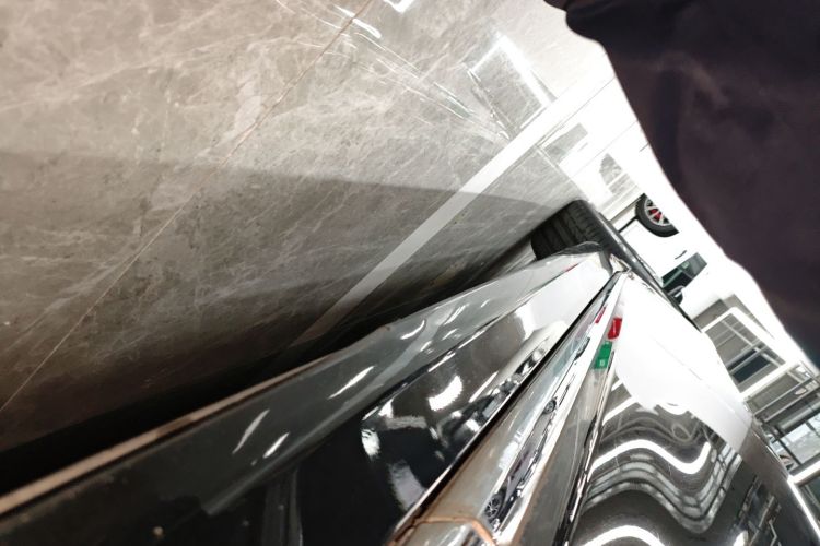 宝马7系 2018款 730Li 尊享型 M运动套装局部细节9001