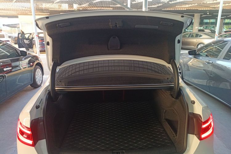 奥迪A4L 2018款 30周年年型 40 TFSI 进取型机舱底盘23