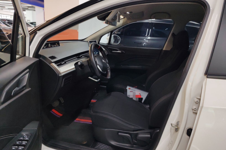 哪吒汽车 哪吒V 2021款 标准续航行业定制版局部细节19