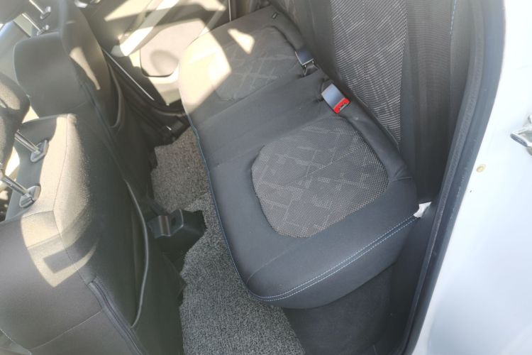 江铃集团新能源 易至EV3 2022款 小雷达悦跑型中控内饰21