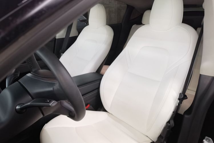 特斯拉 Model Y 2022款 长续航全轮驱动版中控内饰19