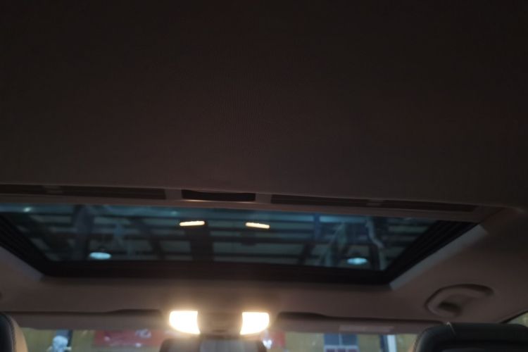 奔驰E级 2014款 E 260 L 运动型中控内饰22