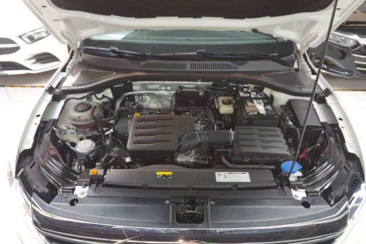 大众 朗逸 2021款 1.5L 自动舒适版机舱底盘24